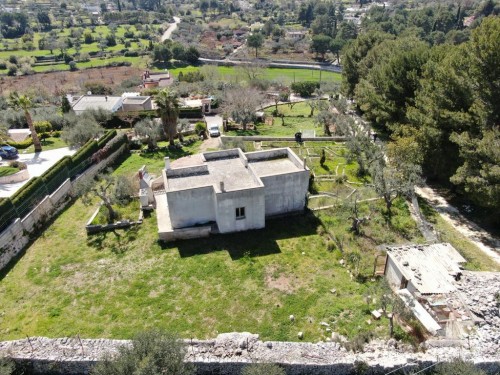Villa Da Ristrutturare Con PdC Approvato Per Demolizione e Ricostruzione.
